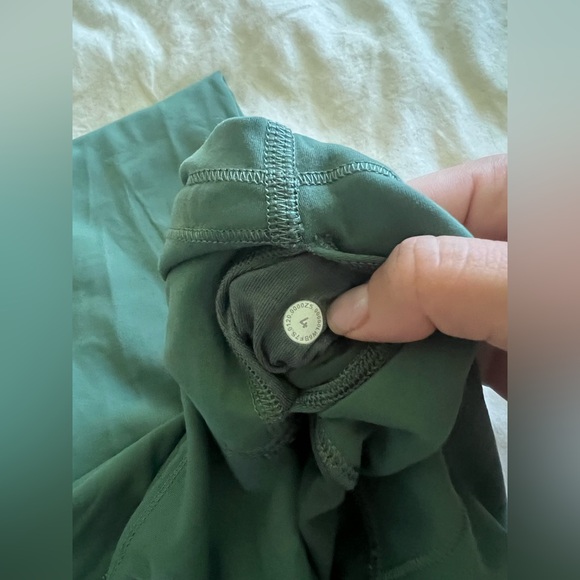 Lululemon - Picture 2 of 5